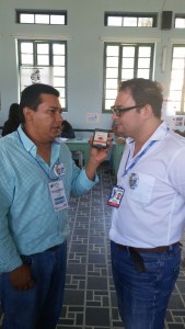 El profesor Fabio Dulcey García entrevista para la emisora Enred@dos al asesor del proyecto FRACTUS Oscar Torres